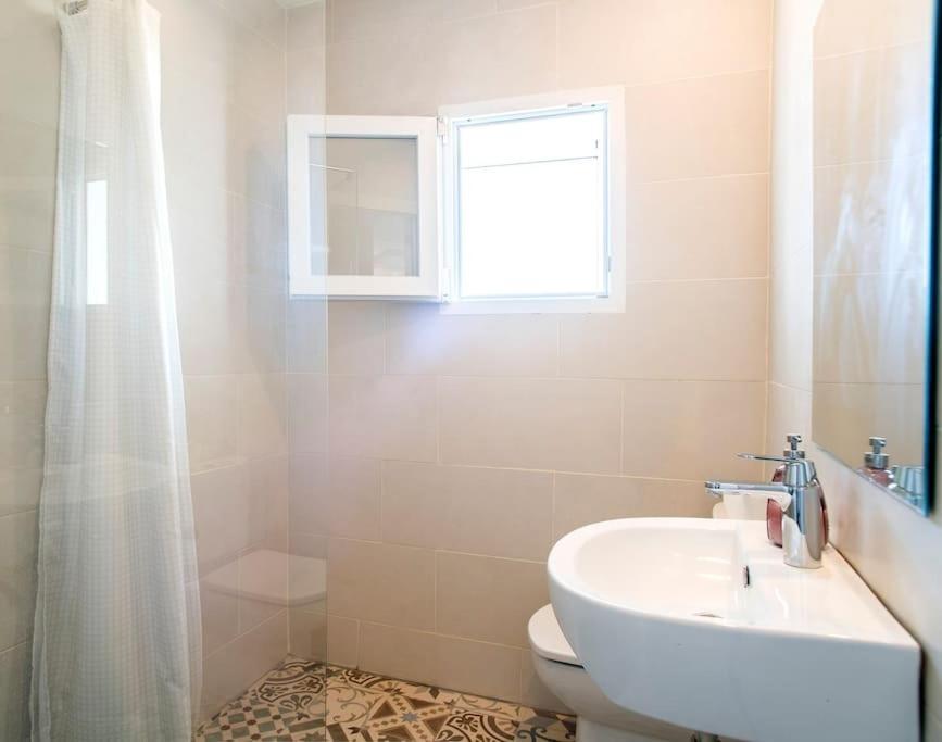 Villa 20 Min From Bcn- Charming House W/ Pool & Bbq Area Cervelló Esterno foto